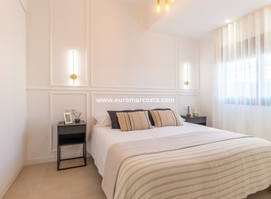 Sale - Villa - Torrevieja - TORREVIEJA