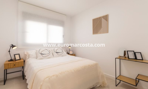 Sale - Villa - Torrevieja - TORREVIEJA
