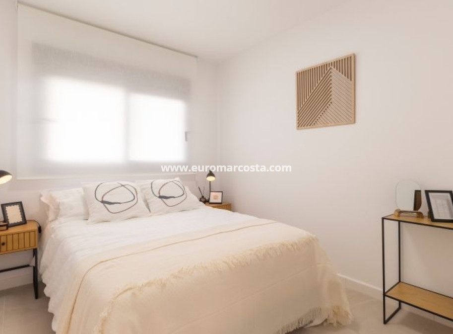 Sale - Villa - Torrevieja - TORREVIEJA