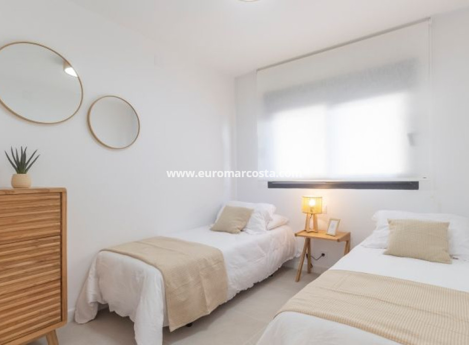 Sale - Villa - Torrevieja - TORREVIEJA
