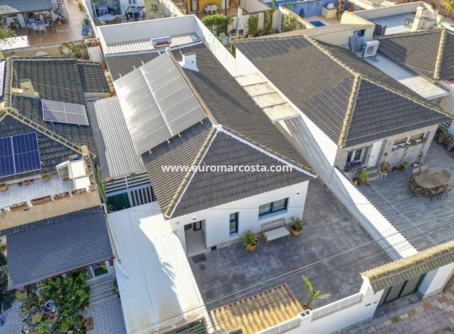 Sale - Villa - Torrevieja - TORREVIEJA