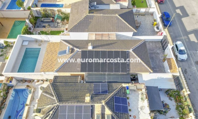 Sale - Villa - Torrevieja - TORREVIEJA