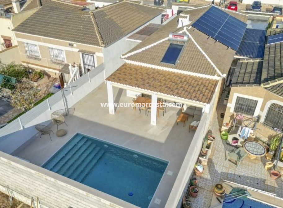 Sale - Villa - Torrevieja - TORREVIEJA