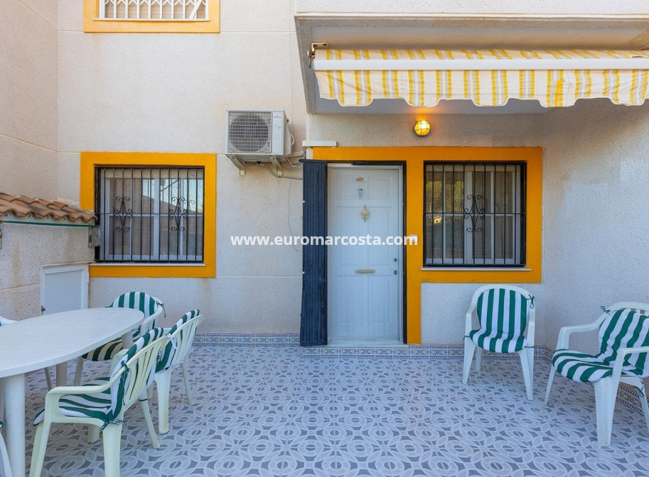 Sale - Bungalow Planta Baja - Torrevieja - La Mata