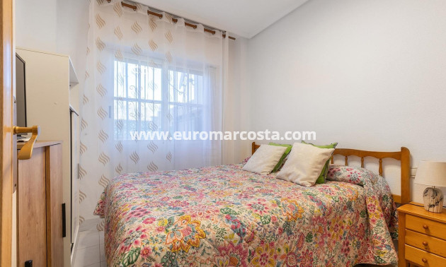 Sale - Bungalow Planta Baja - Torrevieja - La Mata