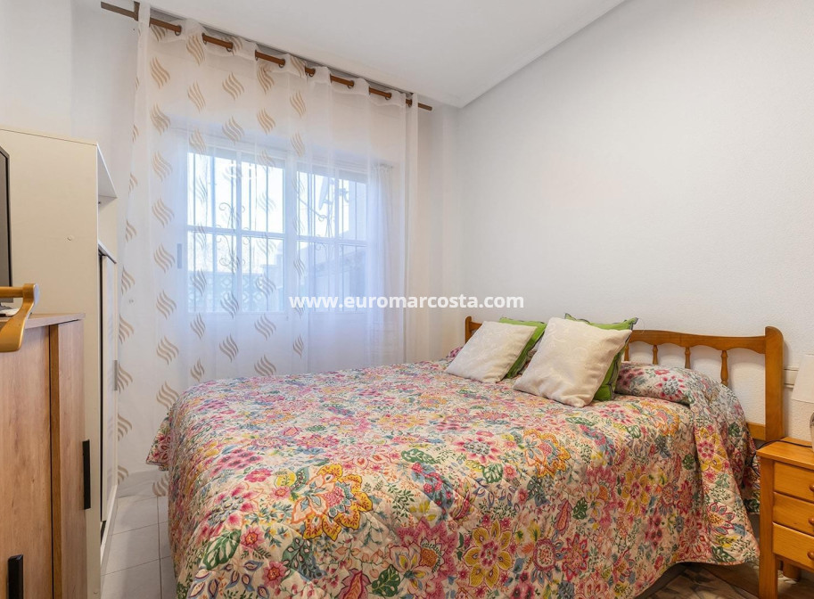 Sale - Bungalow Planta Baja - Torrevieja - La Mata