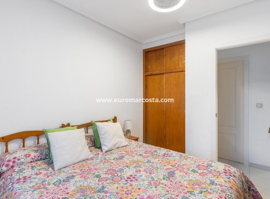 Sale - Bungalow Planta Baja - Torrevieja - La Mata