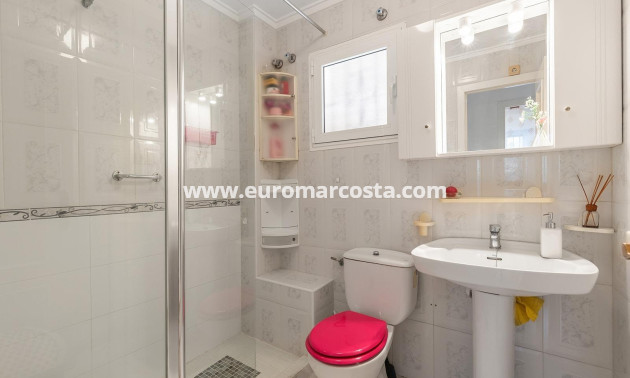 Sale - Bungalow Planta Baja - Torrevieja - La Mata