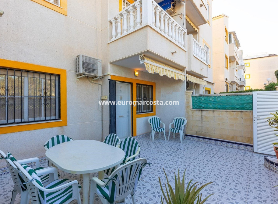 Sale - Bungalow Planta Baja - Torrevieja - La Mata