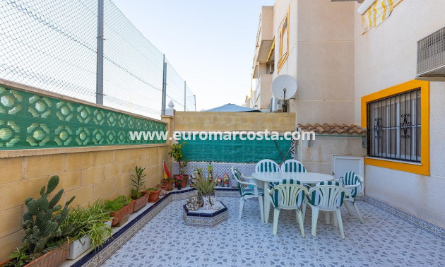 Sale - Bungalow Planta Baja - Torrevieja - La Mata