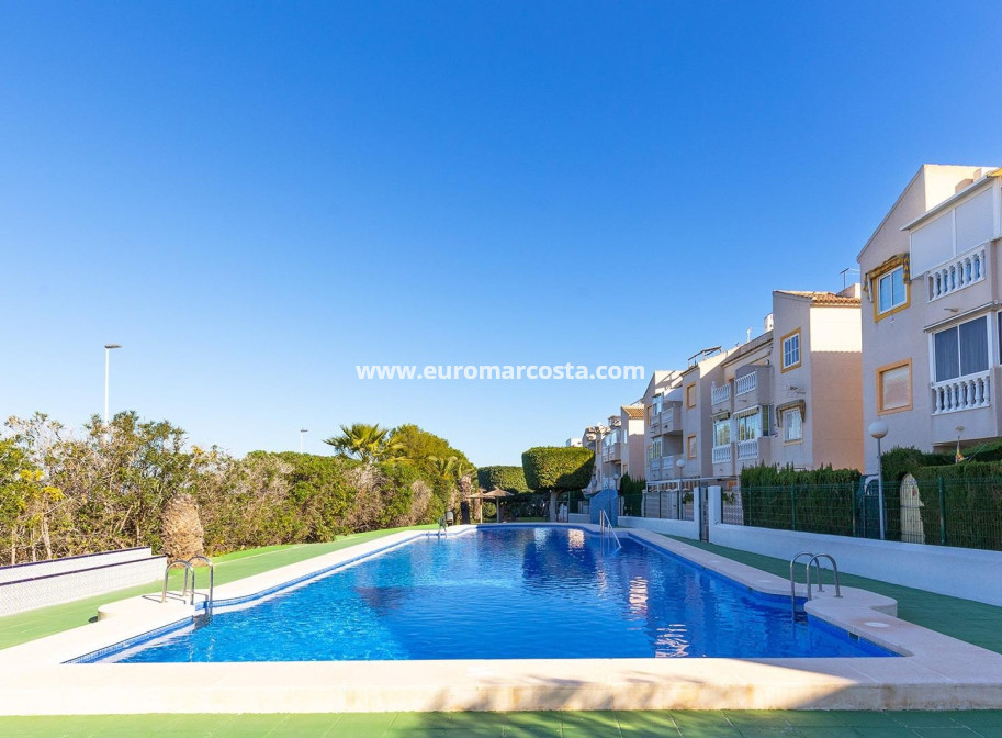 Sale - Bungalow Planta Baja - Torrevieja - La Mata