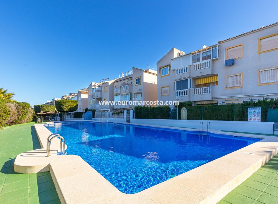 Sale - Bungalow Planta Baja - Torrevieja - La Mata