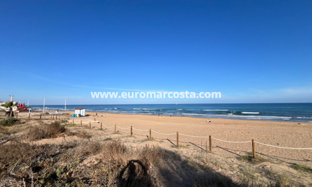 Sale - Bungalow Planta Baja - Torrevieja - La Mata