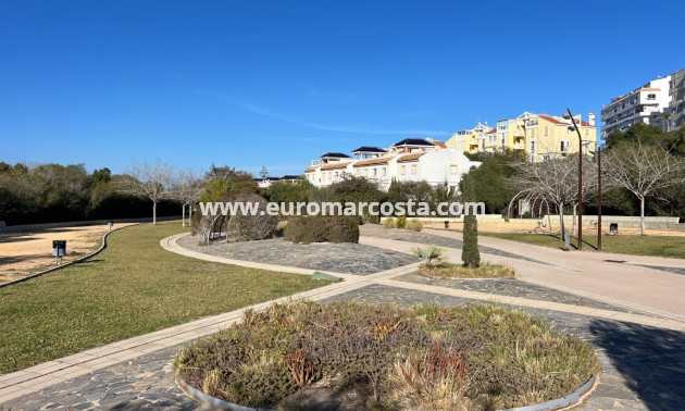 Sale - Bungalow Planta Baja - Torrevieja - La Mata