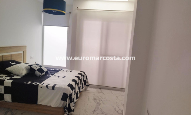 Sale - Bungalow - Torrevieja - La Mata