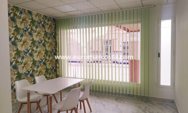 Sale - Bungalow - Torrevieja - La Mata