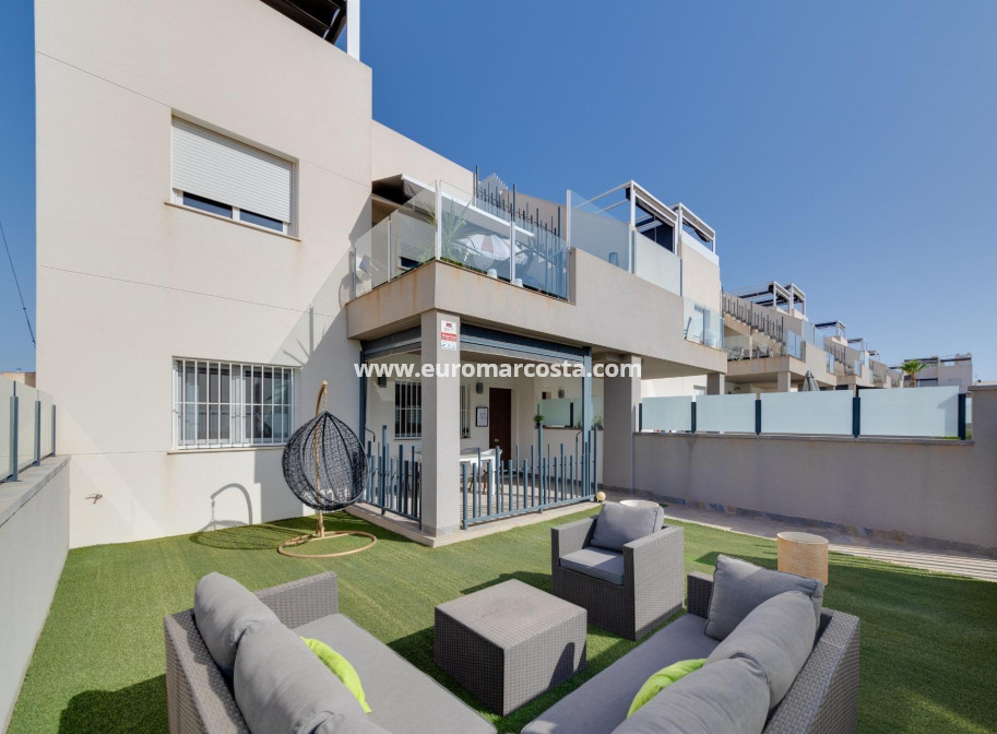 Sale - Bungalow - Torrevieja - Aguas Nuevas