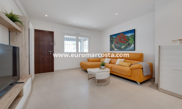 Sale - Bungalow - Torrevieja - Aguas Nuevas