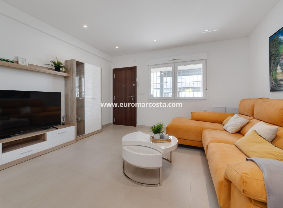 Sale - Bungalow - Torrevieja - Aguas Nuevas