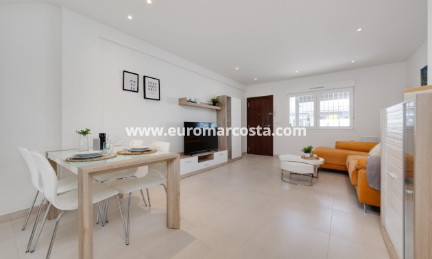 Sale - Bungalow - Torrevieja - Aguas Nuevas