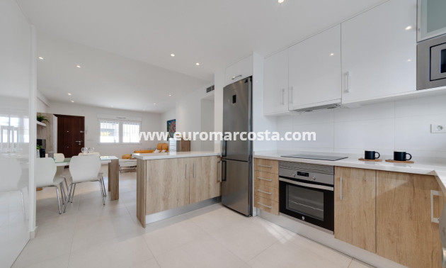 Sale - Bungalow - Torrevieja - Aguas Nuevas