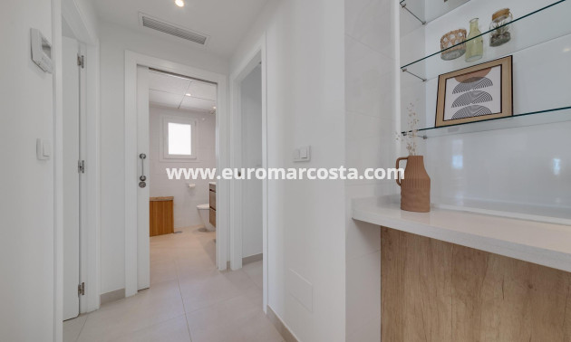 Sale - Bungalow - Torrevieja - Aguas Nuevas