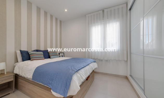 Objekte zum Wiederverkauf - Bungalow - Torrevieja - Aguas Nuevas