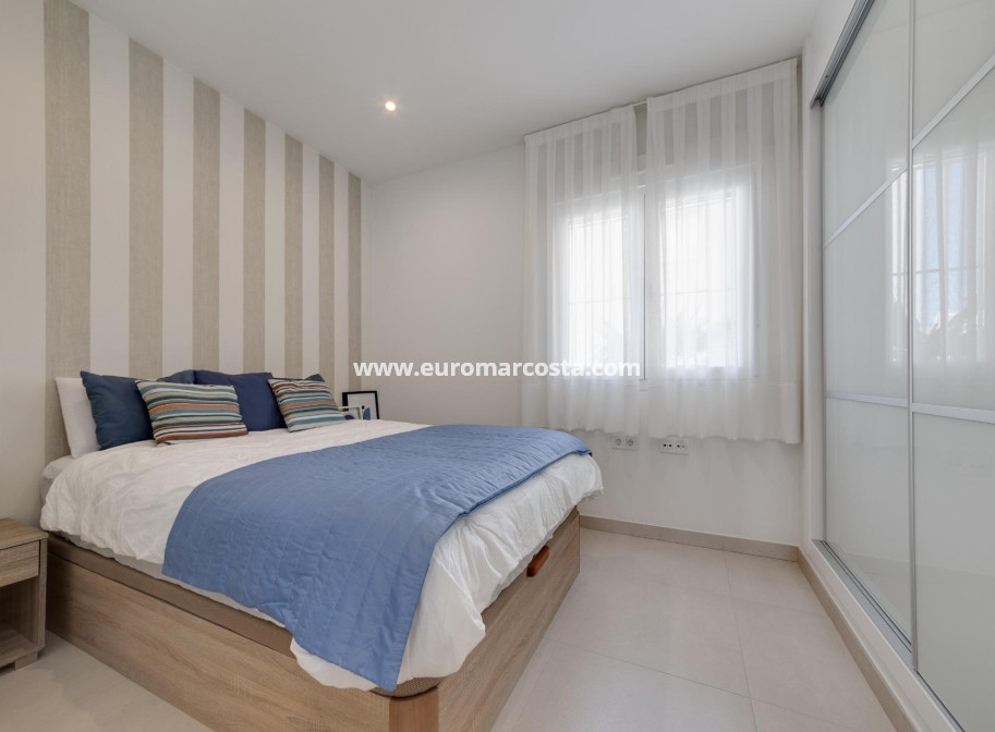 Objekte zum Wiederverkauf - Bungalow - Torrevieja - Aguas Nuevas