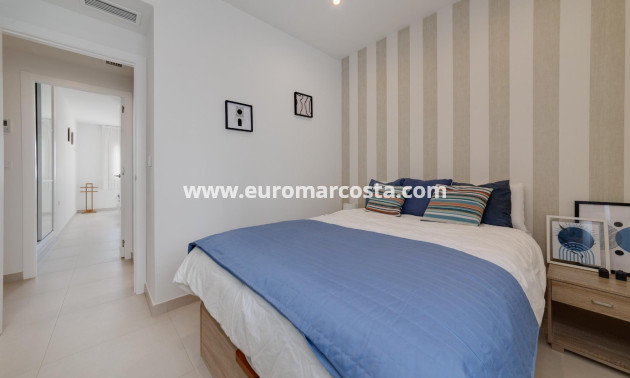 Venta - Bungalow - Torrevieja - Aguas Nuevas