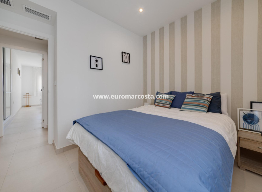 Venta - Bungalow - Torrevieja - Aguas Nuevas