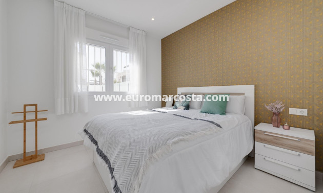 Venta - Bungalow - Torrevieja - Aguas Nuevas