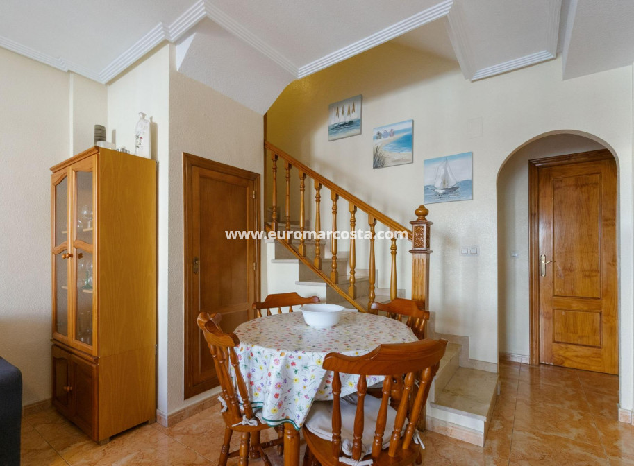 Sale - Villa - Torrevieja - Aguas Nuevas