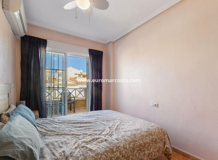 Sale - Villa - Torrevieja - Aguas Nuevas