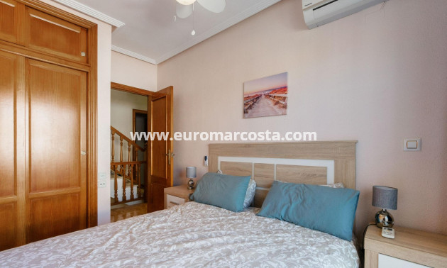 Sale - Villa - Torrevieja - Aguas Nuevas