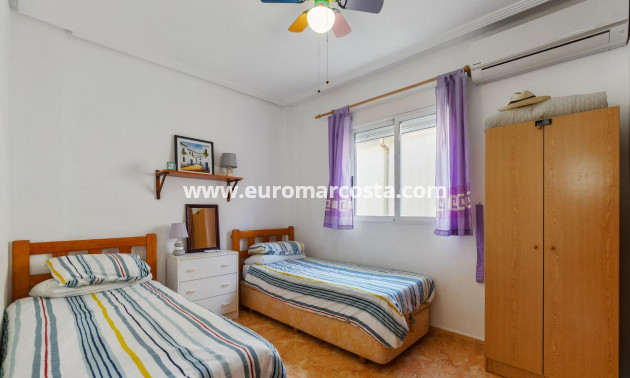 Sale - Villa - Torrevieja - Aguas Nuevas