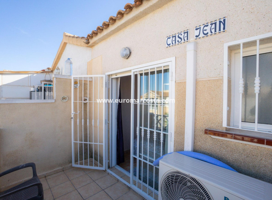 Sale - Villa - Torrevieja - Aguas Nuevas