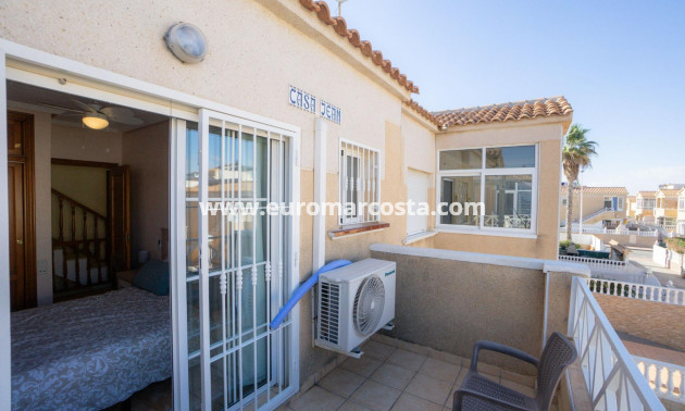 Sale - Villa - Torrevieja - Aguas Nuevas