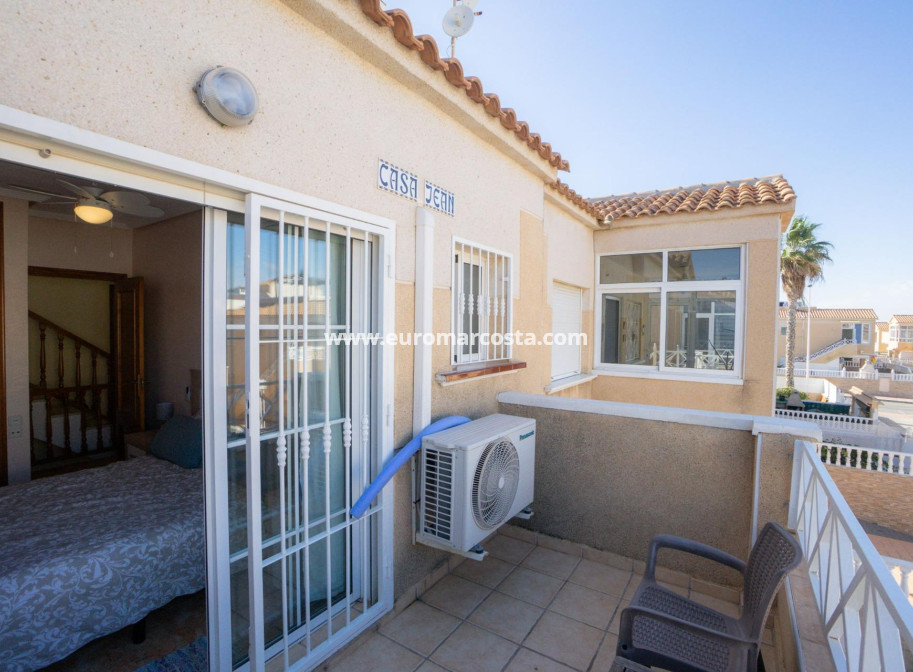 Sale - Villa - Torrevieja - Aguas Nuevas