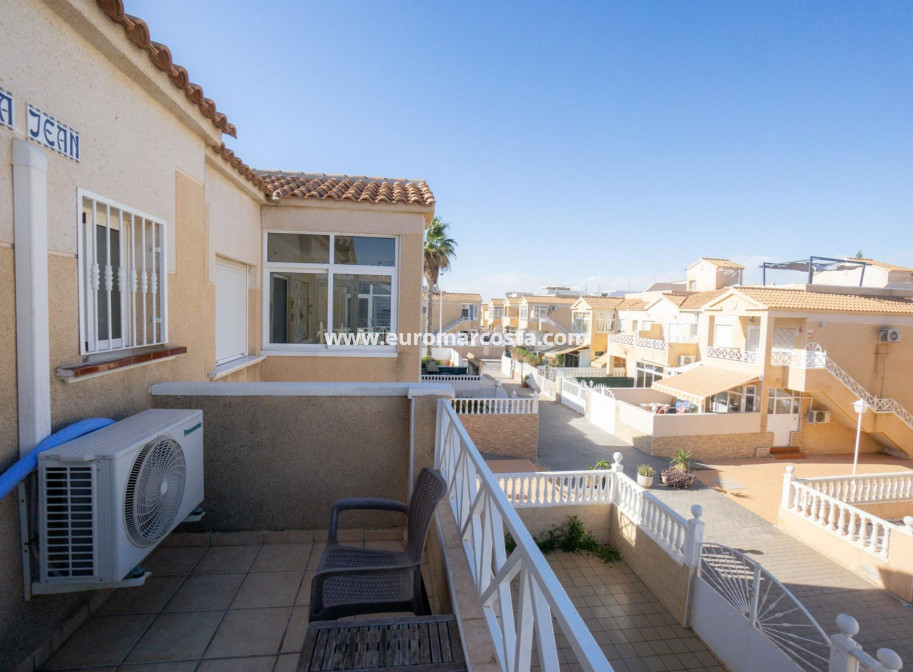 Sale - Villa - Torrevieja - Aguas Nuevas