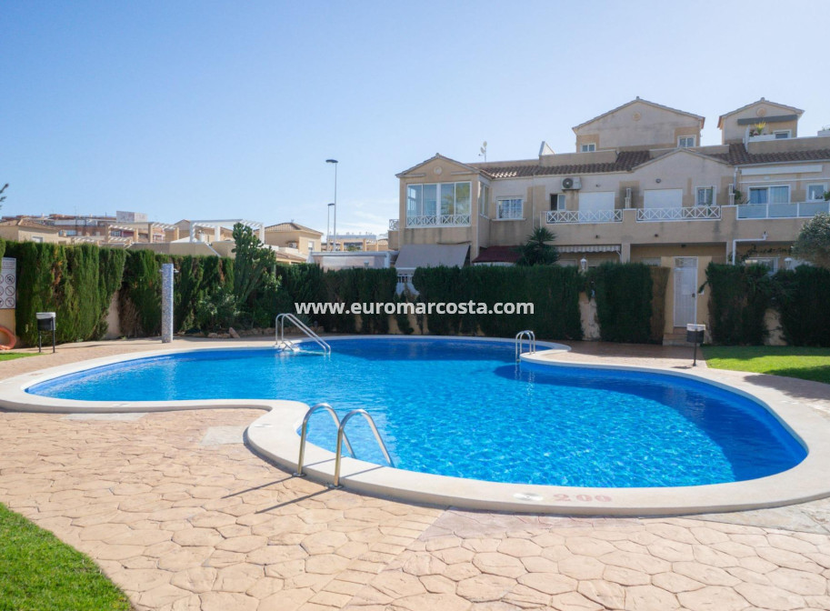 Sale - Villa - Torrevieja - Aguas Nuevas