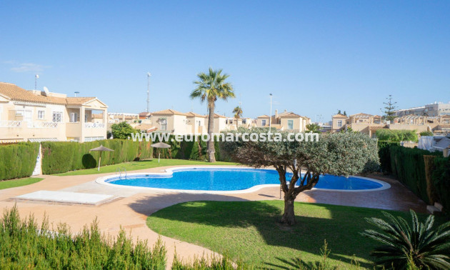 Sale - Villa - Torrevieja - Aguas Nuevas