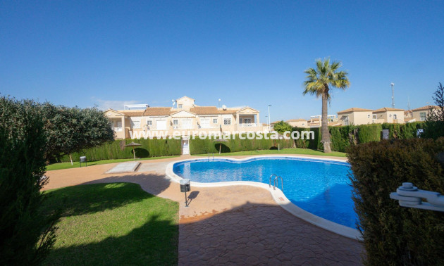 Sale - Villa - Torrevieja - Aguas Nuevas