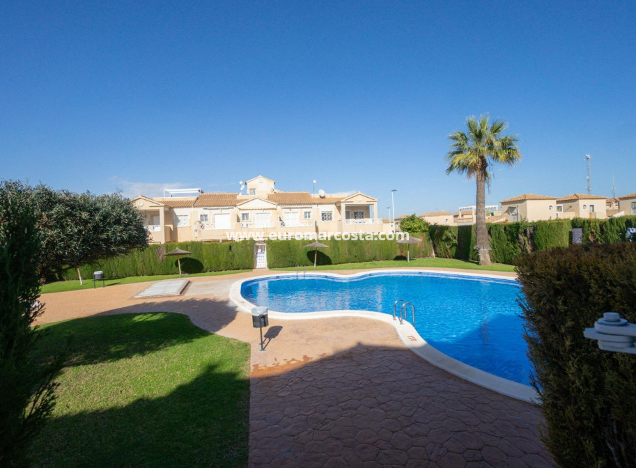 Sale - Villa - Torrevieja - Aguas Nuevas