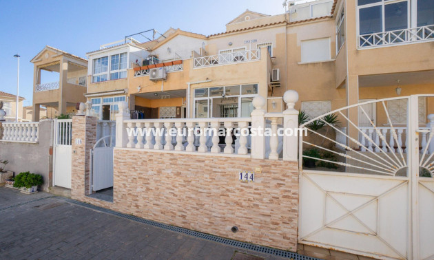 Sale - Villa - Torrevieja - Aguas Nuevas