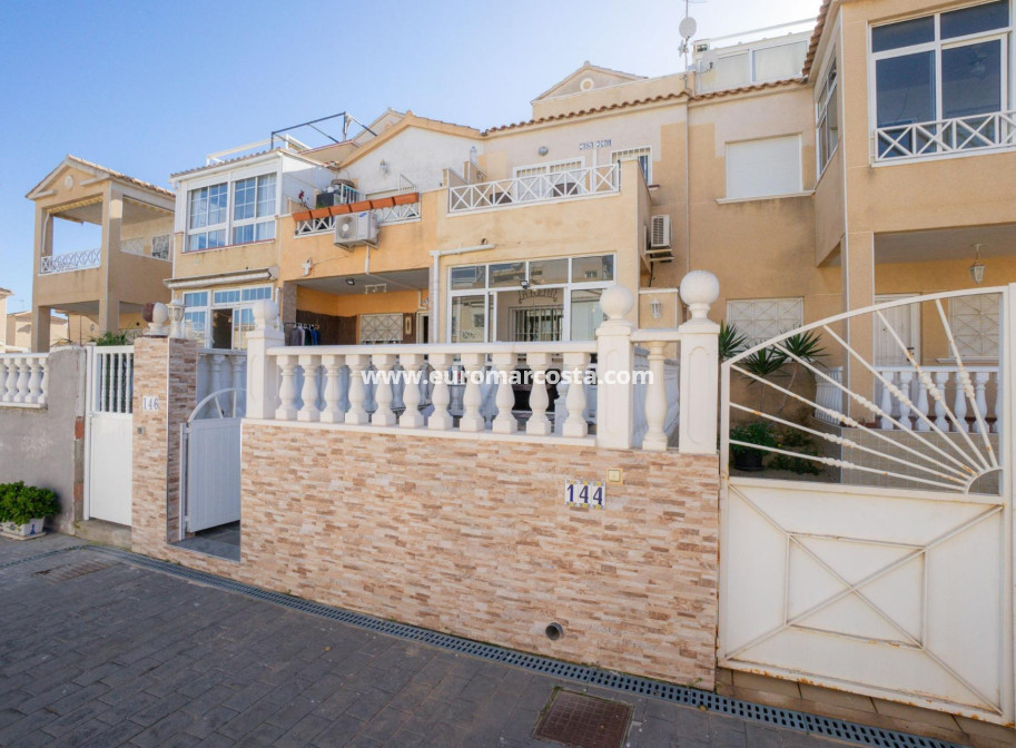 Sale - Villa - Torrevieja - Aguas Nuevas