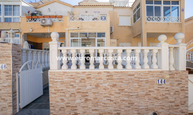 Sale - Villa - Torrevieja - Aguas Nuevas