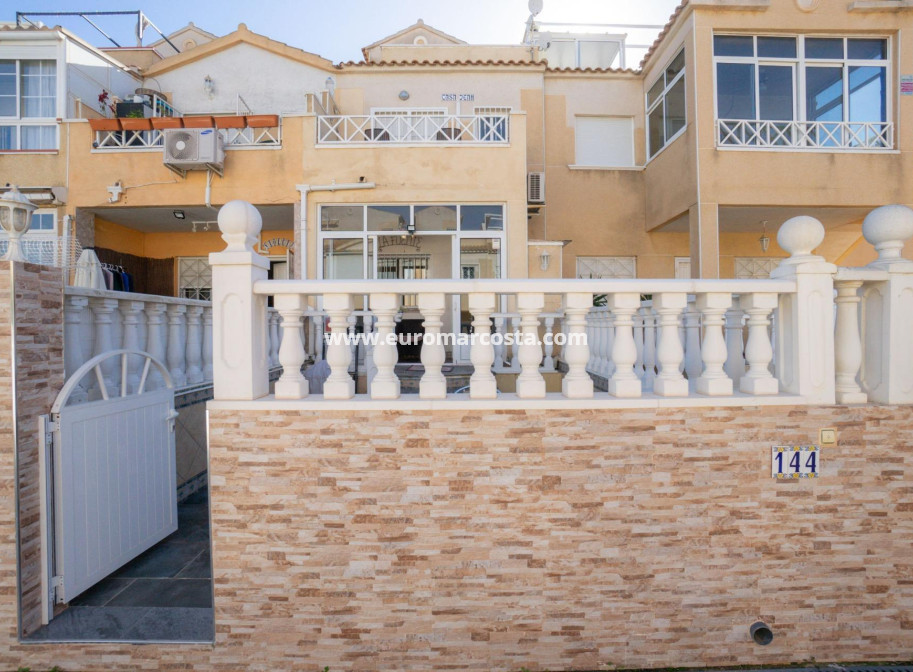 Sale - Villa - Torrevieja - Aguas Nuevas