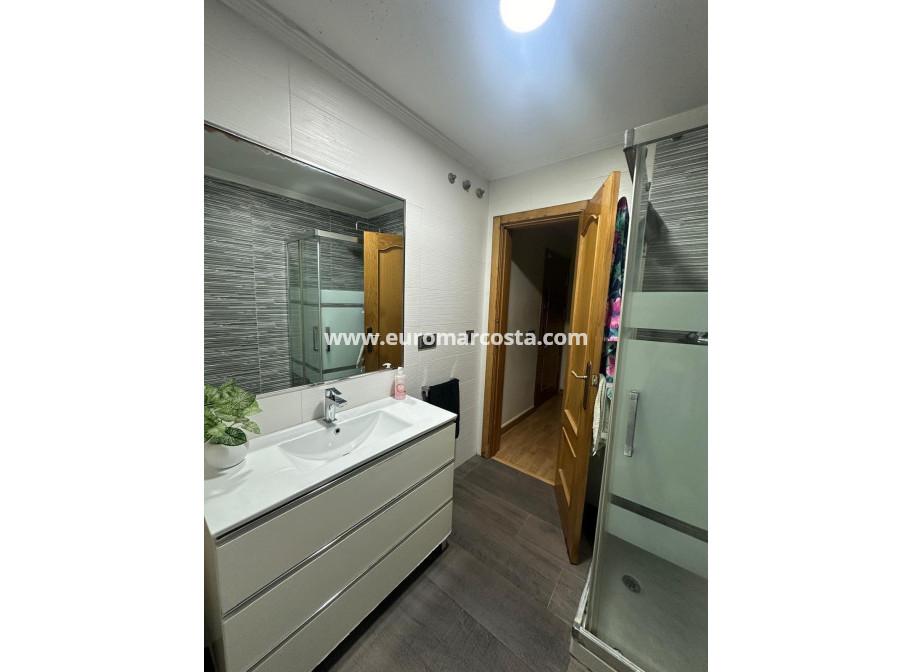 Sale - Apartment / flat - Torrevieja - TORREVIEJA