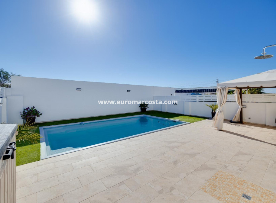 Venta - Villa - Torrevieja - TORREVIEJA