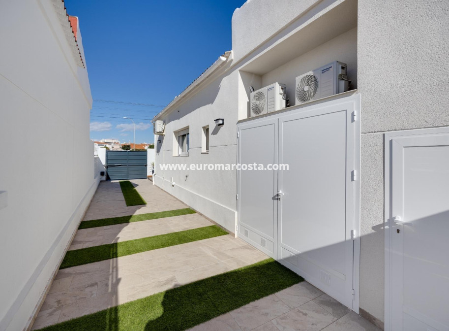 Venta - Villa - Torrevieja - TORREVIEJA